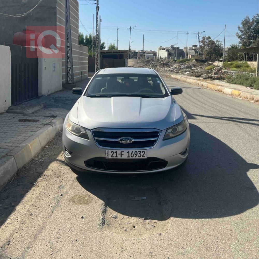 Ford Taurus
